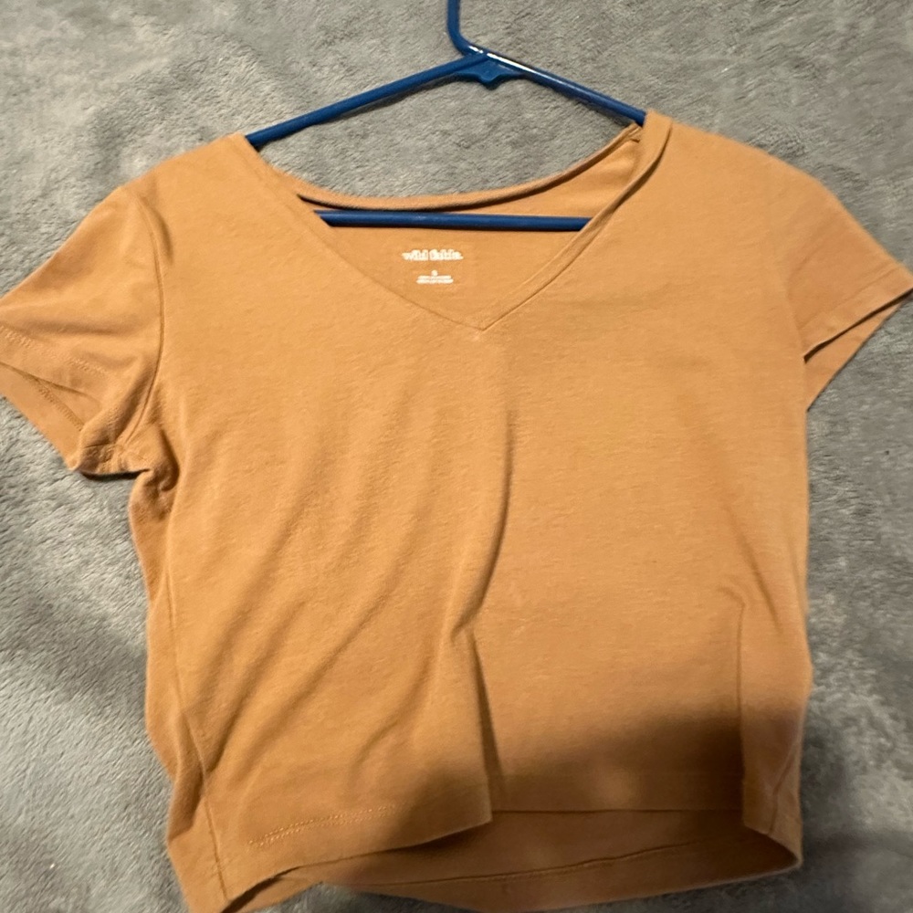 brown crop top it’s a light brown not very dark but cute it’s a medium fits S